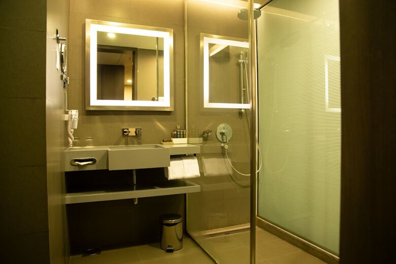 Novotel Kolkata Hotel And Residences