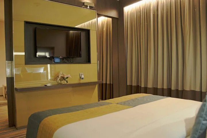 Novotel Kolkata Hotel And Residences