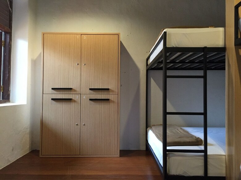 Hostal The Frame Guesthouse