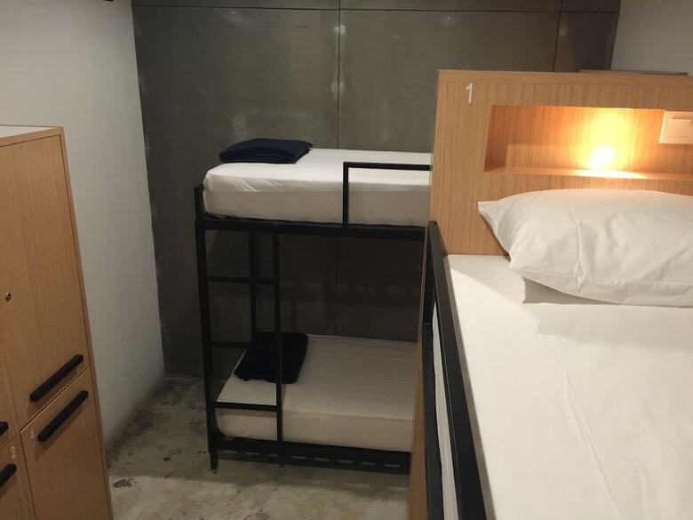 Hostal The Frame Guesthouse