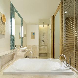 Hotel Renaissance Phuket Resort & Spa