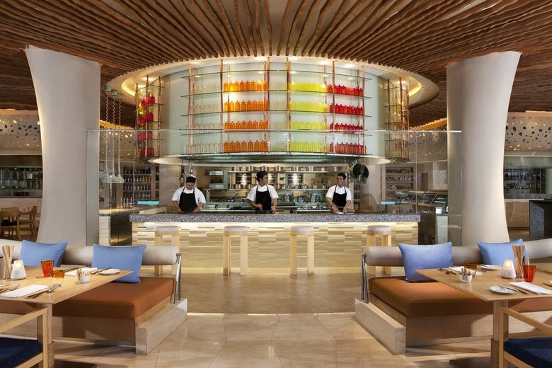 Hotel Renaissance Phuket Resort & Spa