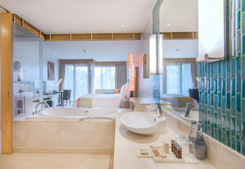 Hotel Renaissance Phuket Resort & Spa