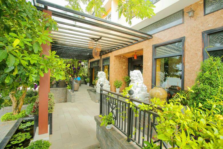 Royal Riverside Hoi An Hotel