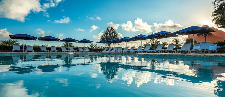 Hotel Grotto Bay Beach Resort