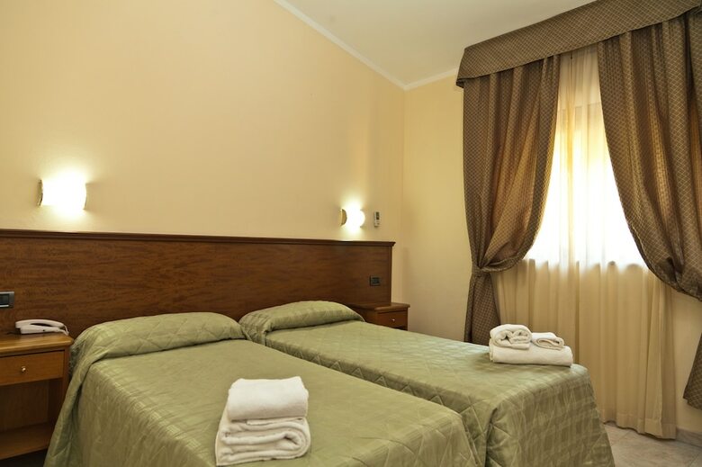 Hotel Pausania Inn