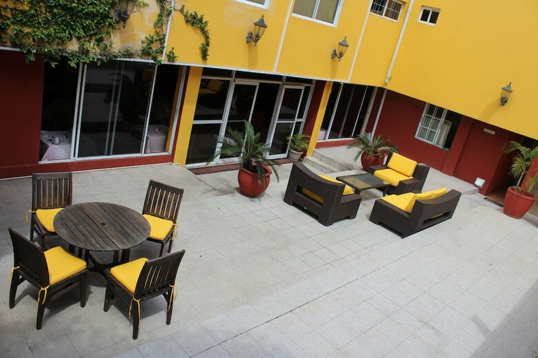 Altamont West Hotel