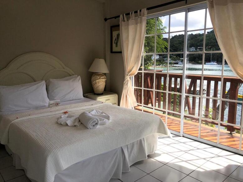 Hotel Marigot Beach Club & Dive Resort
