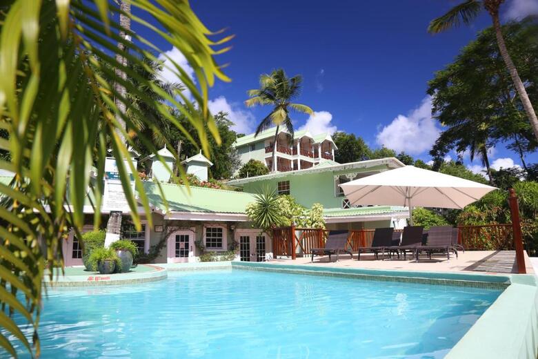 Hotel Marigot Beach Club & Dive Resort