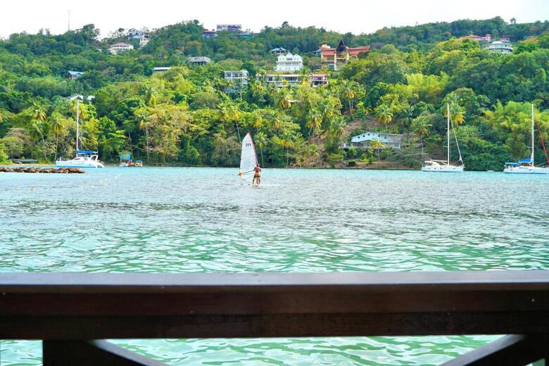 Hotel Marigot Beach Club & Dive Resort