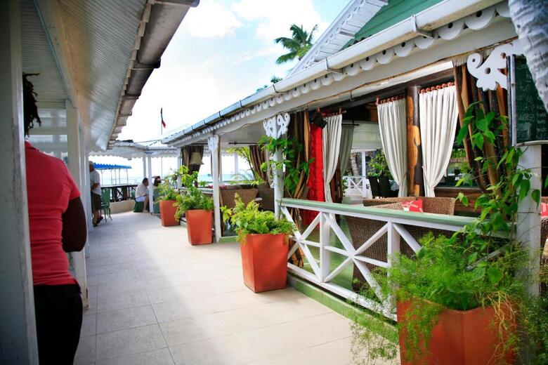 Hotel Marigot Beach Club & Dive Resort