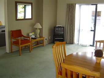 Asure Bush Inn Court Motel