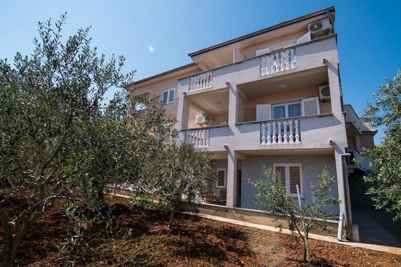 Hostal Apartments Villa Ana