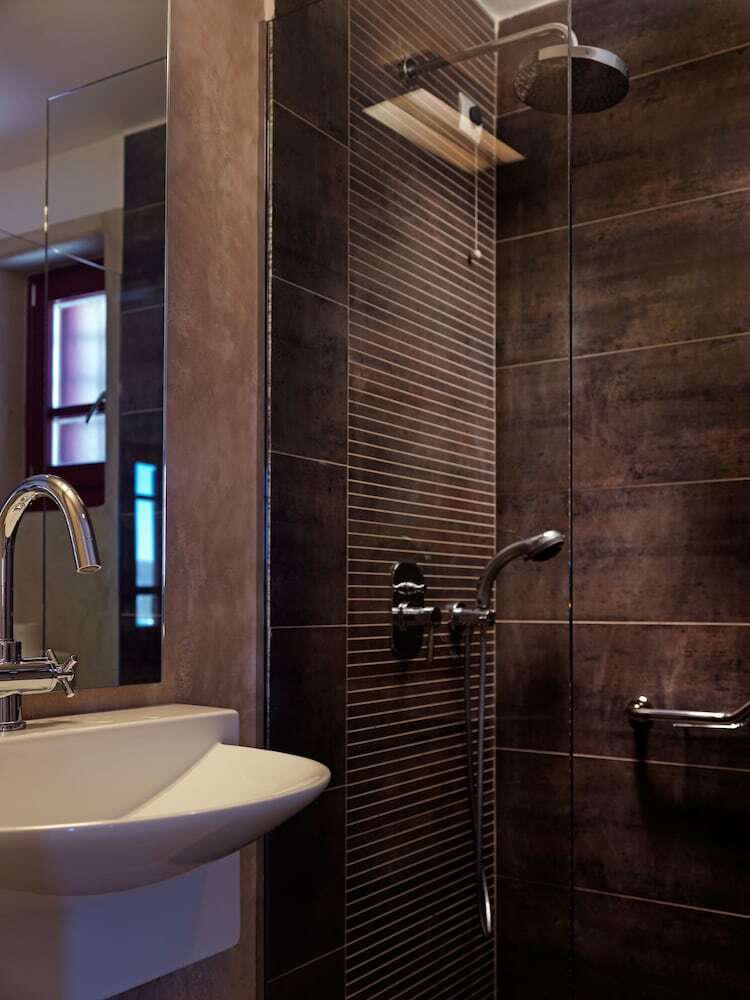 Hotel Themonies Luxury Suites