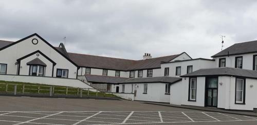 Causeway Hotel