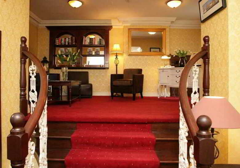 Hostal Hibernian House