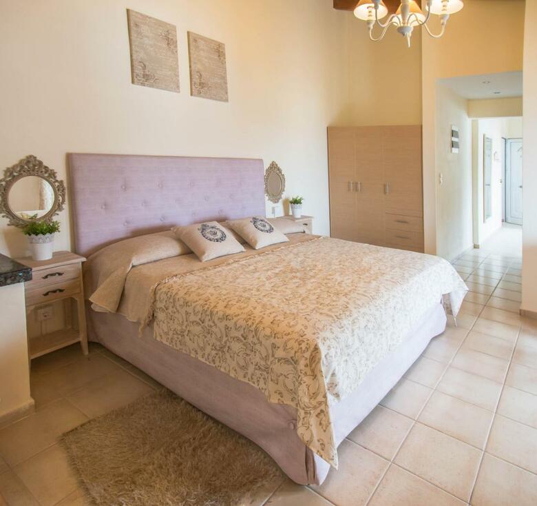 Frixos Hotel