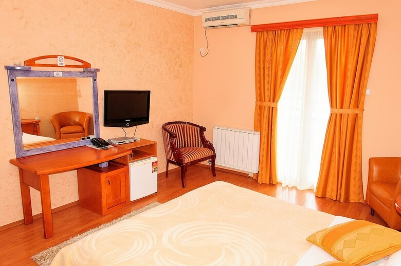 Hotel Holiday