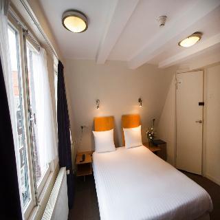 Quentin Golden Bear Hotel