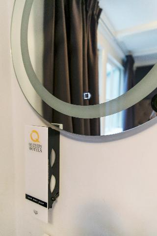 Quentin Golden Bear Hotel