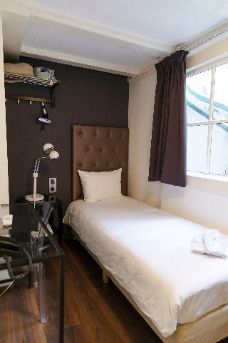 Quentin Golden Bear Hotel