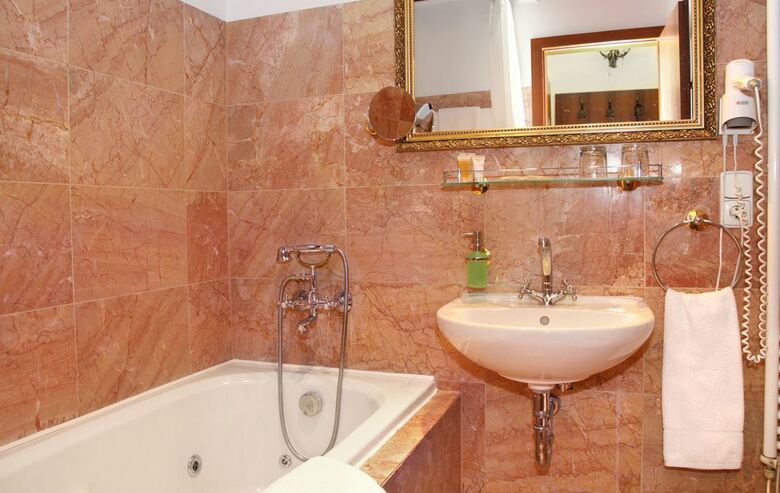 Hotel King Charles Boutique Residence
