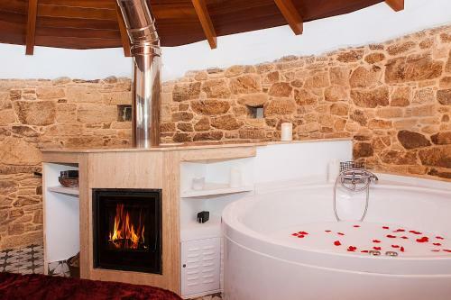 Agroturismo Hotel R�stico Y Apartamentos A Torre De Laxe