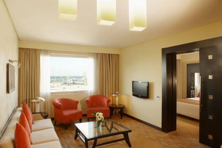 Hotel Golden Tulip Farah