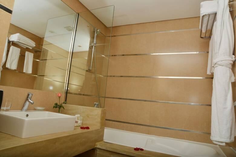 Hotel Golden Tulip Farah