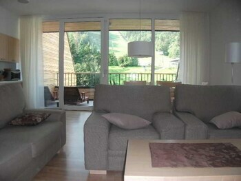 Aparthotel Gozdna Villa Mari