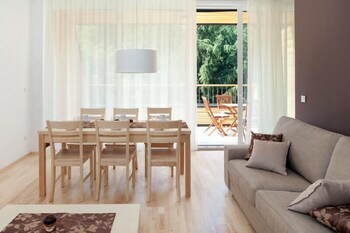 Aparthotel Gozdna Villa Mari