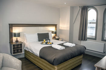 Base Serviced Apartments - Sir Thomas Street