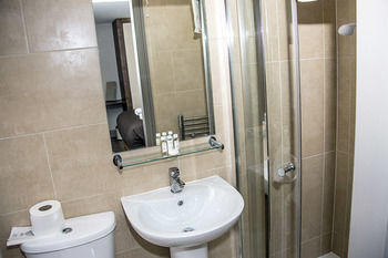 Base Serviced Apartments - Sir Thomas Street