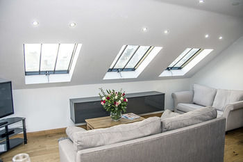 Base Serviced Apartments - Sir Thomas Street