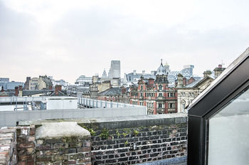 Base Serviced Apartments - Sir Thomas Street