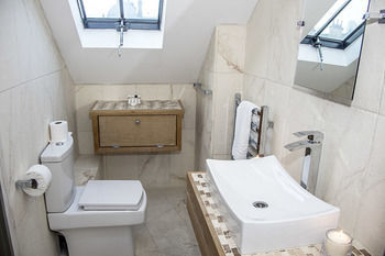 Base Serviced Apartments - Sir Thomas Street
