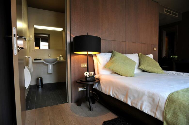 Flanders Hotel