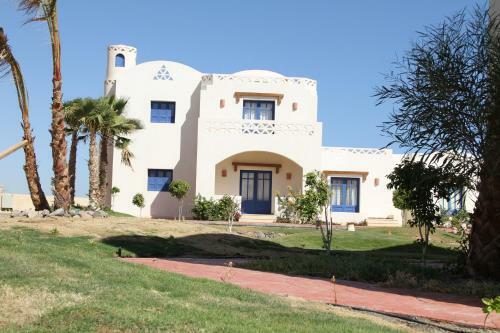 Hotel Aurora Beach Safari Resort