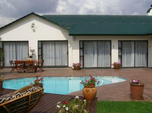 Hostal Avon Road Guest House & Tours