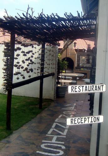 Hostal 44 On Ennis Guest Lodge And Restaurant