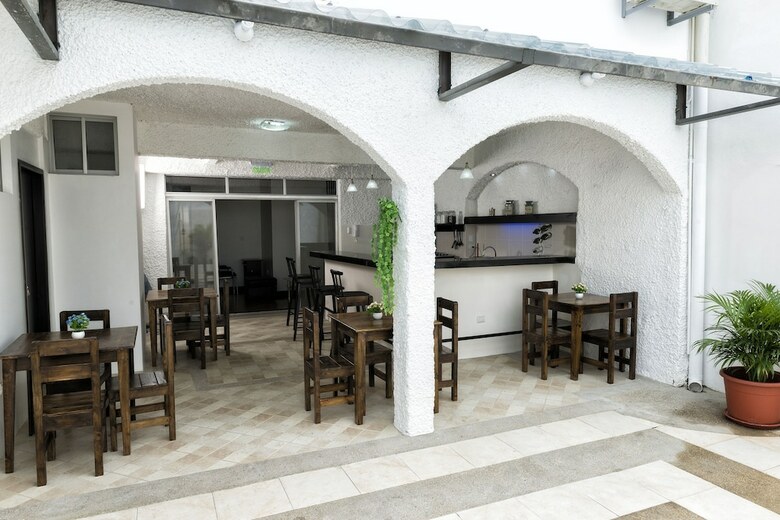 Hostal Villa64