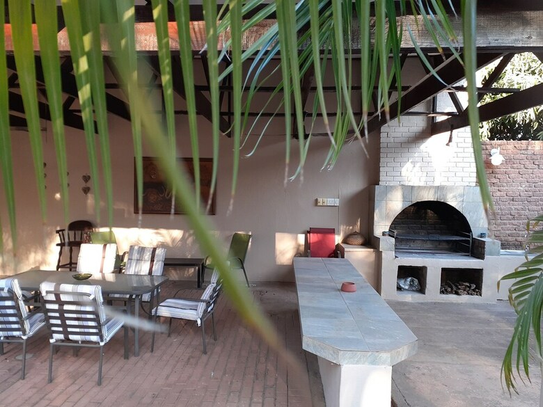Hostal Komati Guesthouse