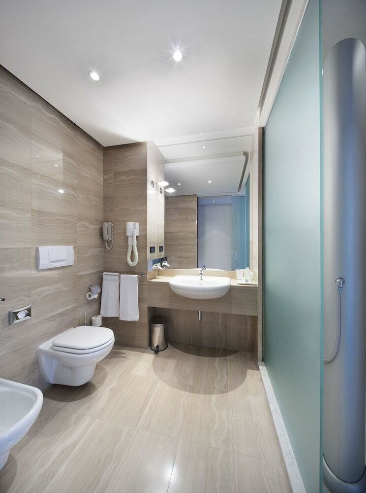 Hotel Doubletree By Hilton Turin Lingotto