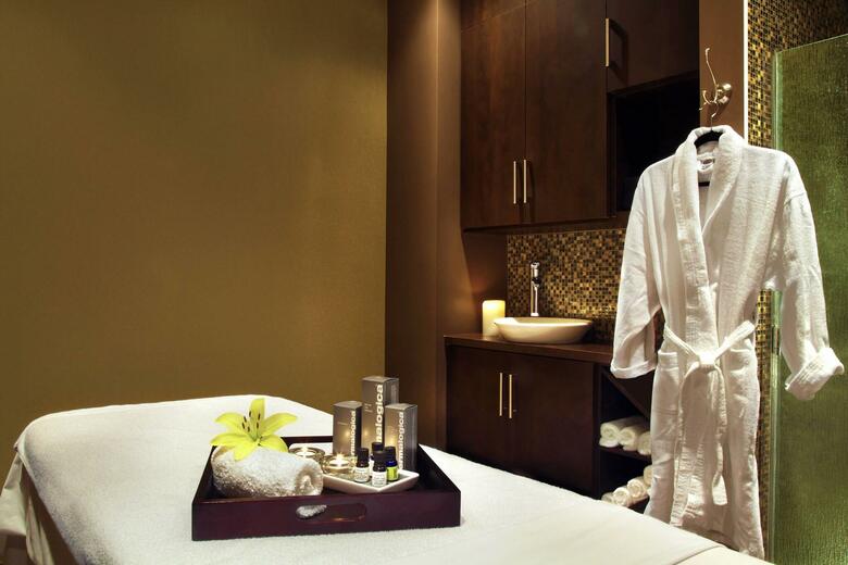 Hotel Four Points By Sheraton Calgary Airport