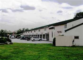 Hotel Fireside Inn & Suites