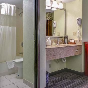 Hotel Alexis Inn & Suites