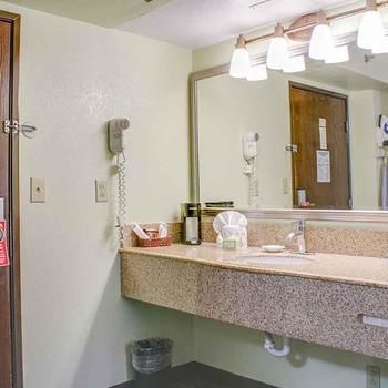 Hotel Alexis Inn & Suites