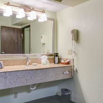 Hotel Alexis Inn & Suites