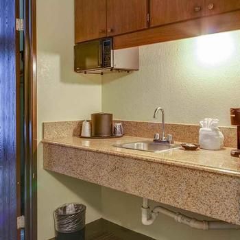 Hotel Alexis Inn & Suites