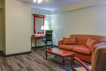 Hotel Alexis Inn & Suites